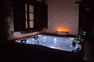 belvedere fimaira apartments jacuzzi by night